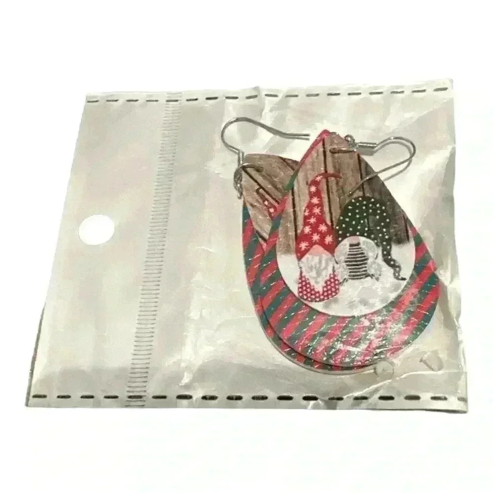 🎄NWT Gnome Christmas Dangle Drop Earrings